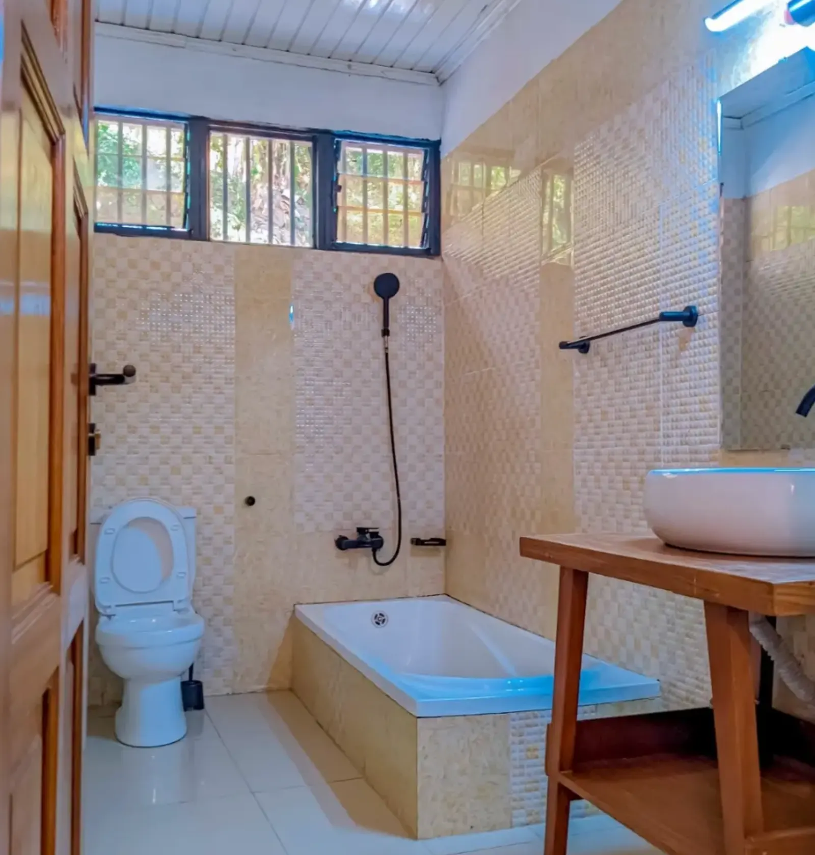 Lakeview Family House · Garden House, Rubona · Three Bedrooms on the Lake Road